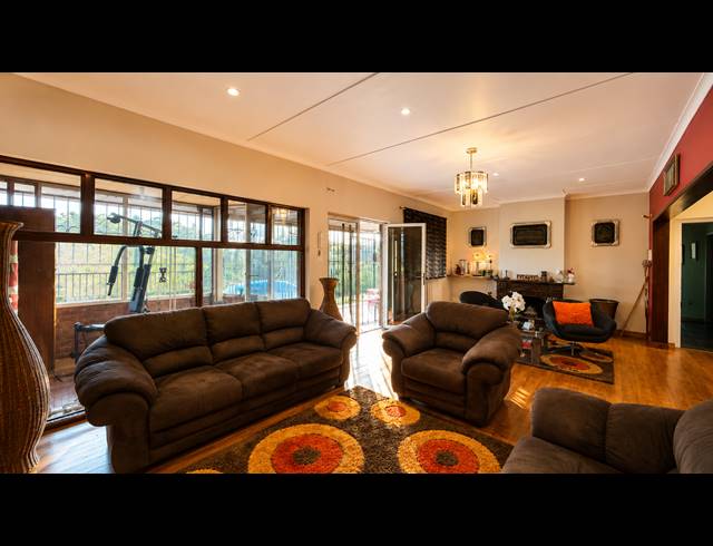 4 BEDROOM FREESTANDING FOR SALE IN BEREA WEST